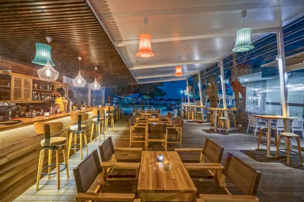 Lagomandra Beach Hotel & Suites Naytilos bar